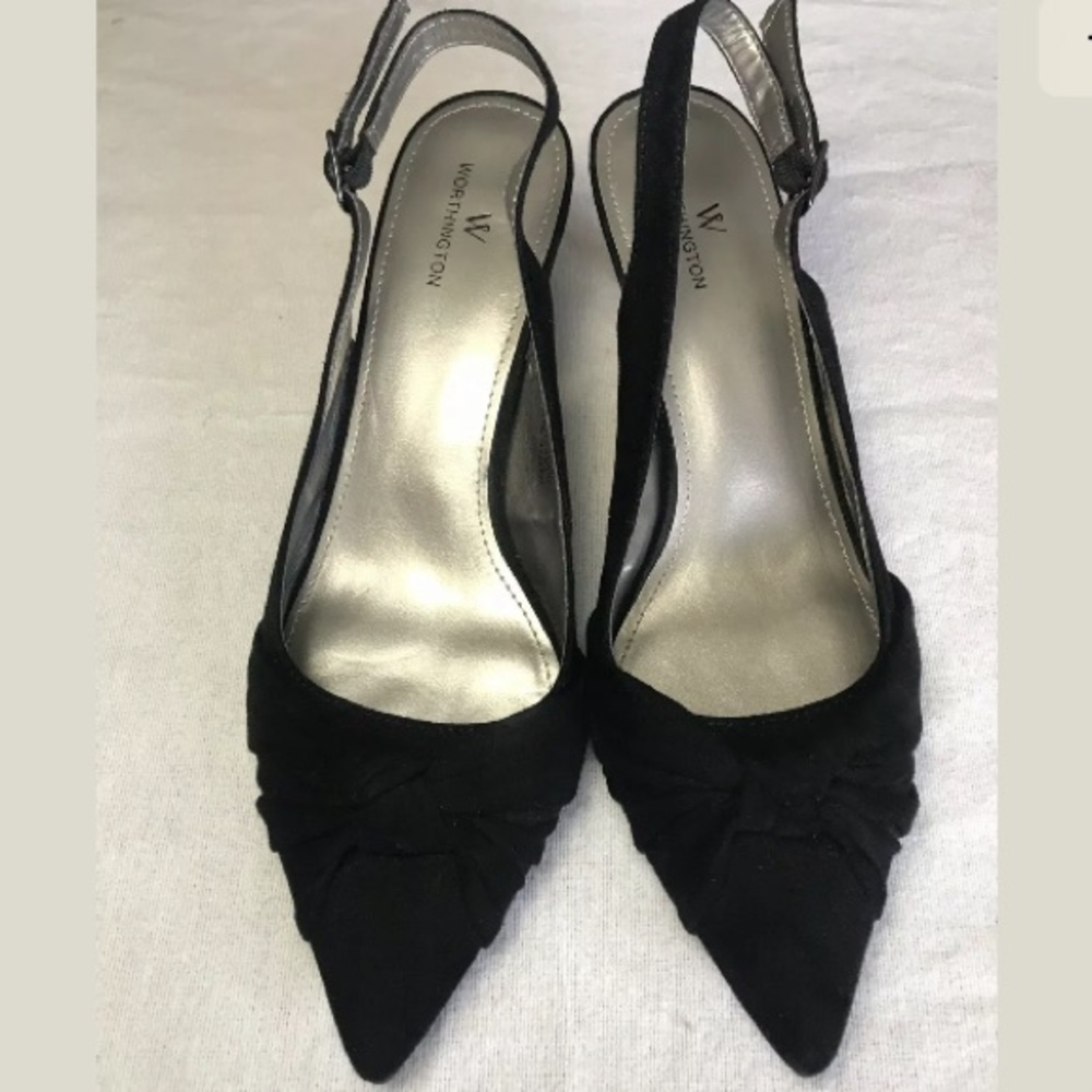 Black pointed toe kitten heels